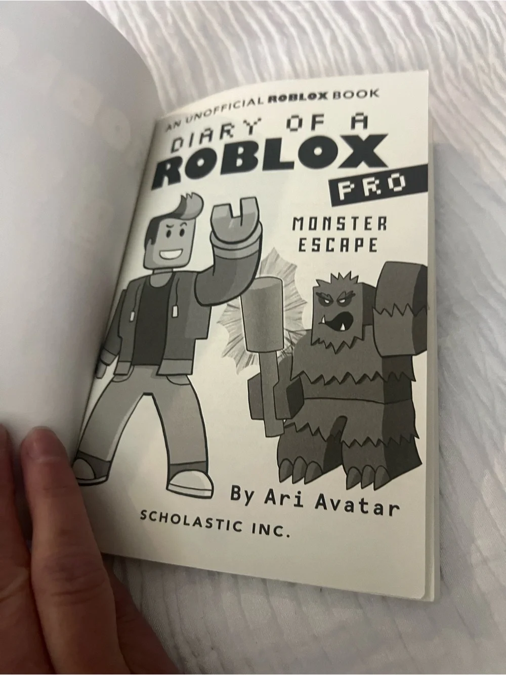 Scholastic Roblox Gaming Guide — Black, Red, Green, Blue